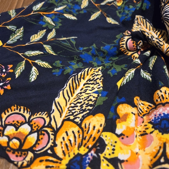 Miss Selfie Dark Floral Crop Top Tie Front Blouse Bohemian Casual Vacation L - Picture 12 of 12